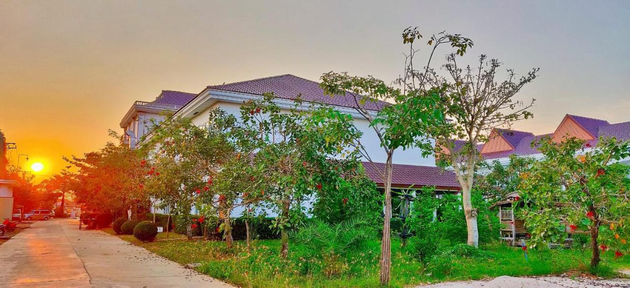 Glorious Hotel Kâmpóng Thum Dış mekan fotoğraf